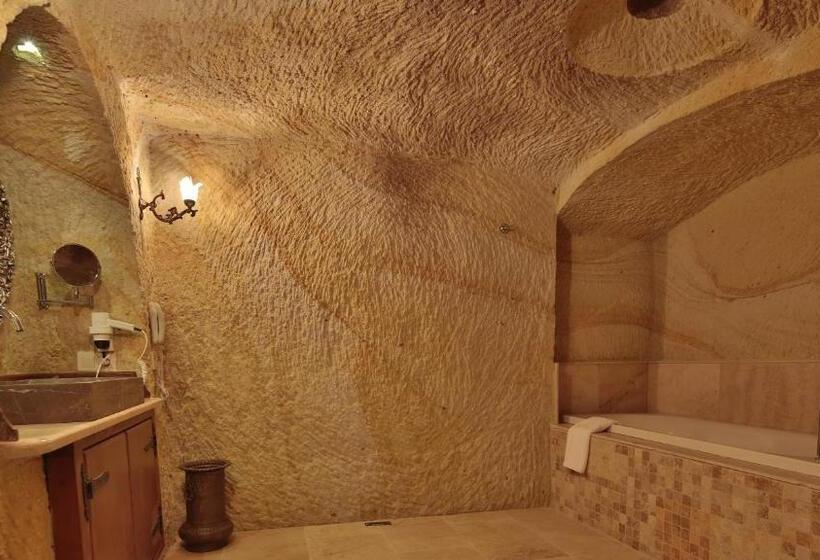 سوییت سوپریور, Golden Cave Suites