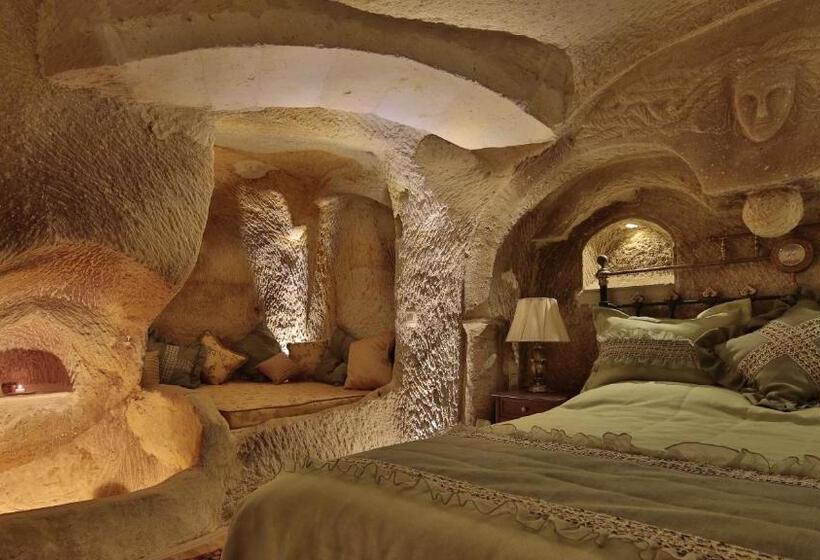 سوییت سوپریور, Golden Cave Suites