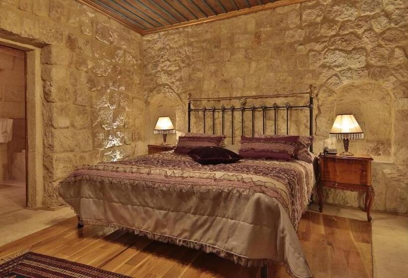 سوییت سوپریور, Golden Cave Suites