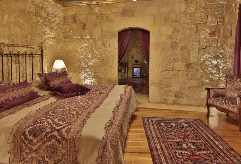 جناح سوبيريور, Golden Cave Suites