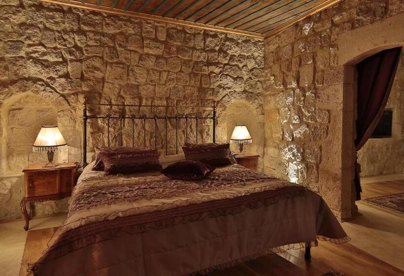 سوییت سوپریور, Golden Cave Suites