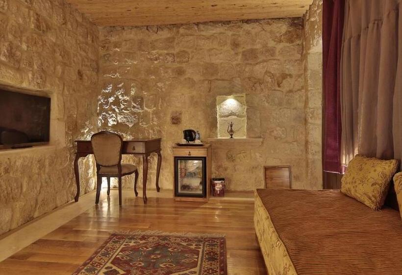 سوییت سوپریور, Golden Cave Suites