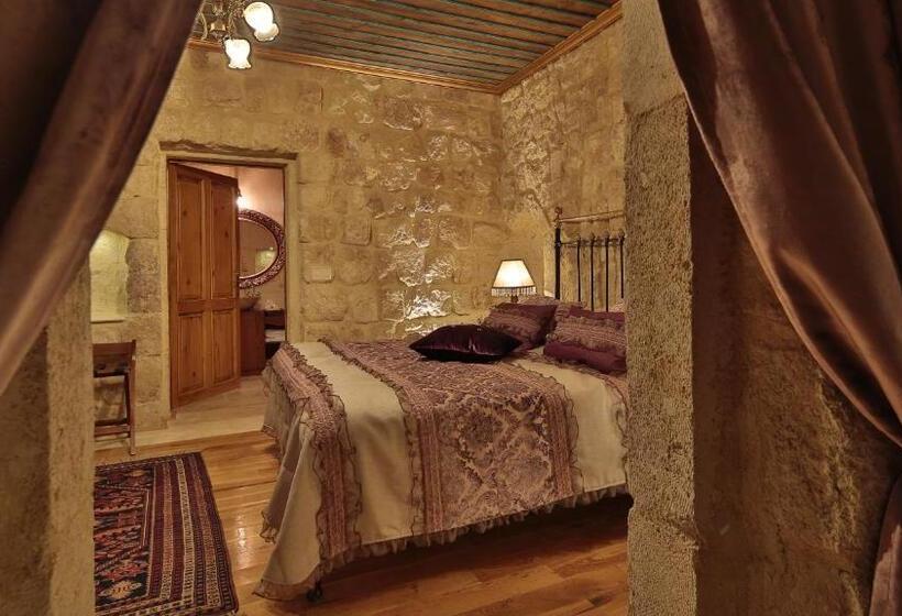 جناح سوبيريور, Golden Cave Suites