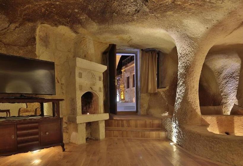 جناح ملكى, Golden Cave Suites