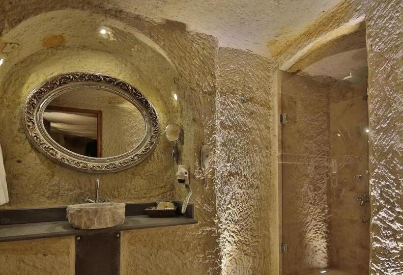 جناح سوبيريور, Golden Cave Suites