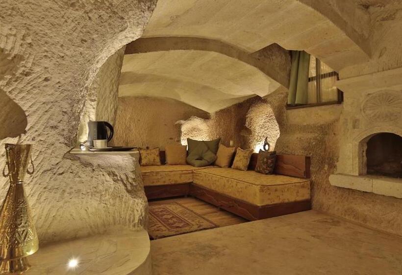 سوییت سوپریور, Golden Cave Suites