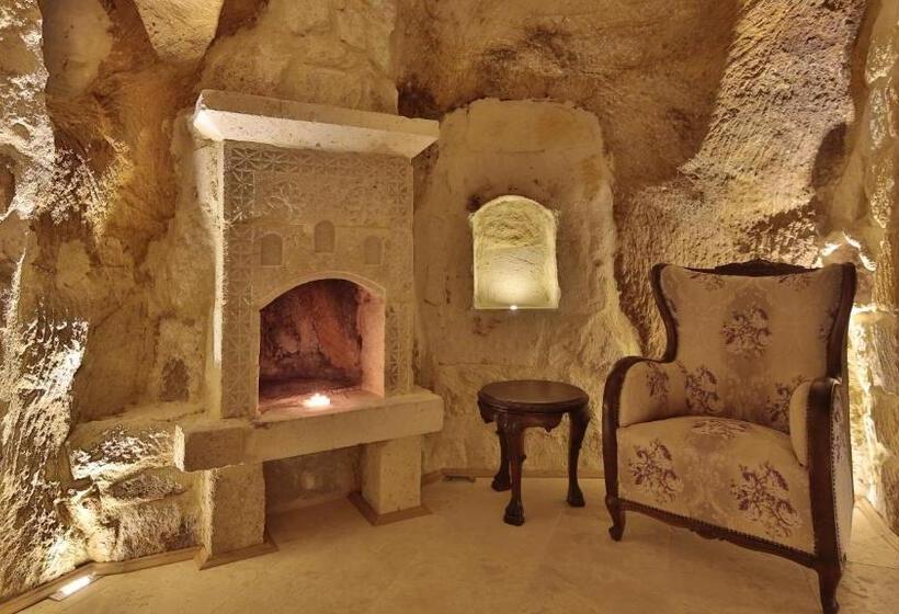 جناح ملكى, Golden Cave Suites