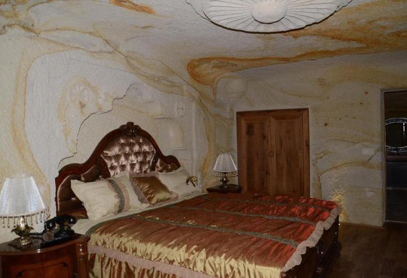 سوییت سوپریور, Golden Cave Suites