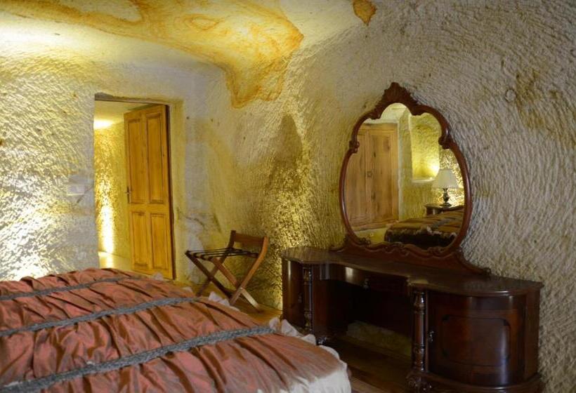 سوییت سوپریور, Golden Cave Suites