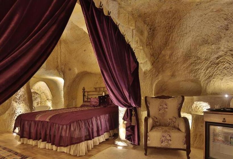 جناح ملكى, Golden Cave Suites