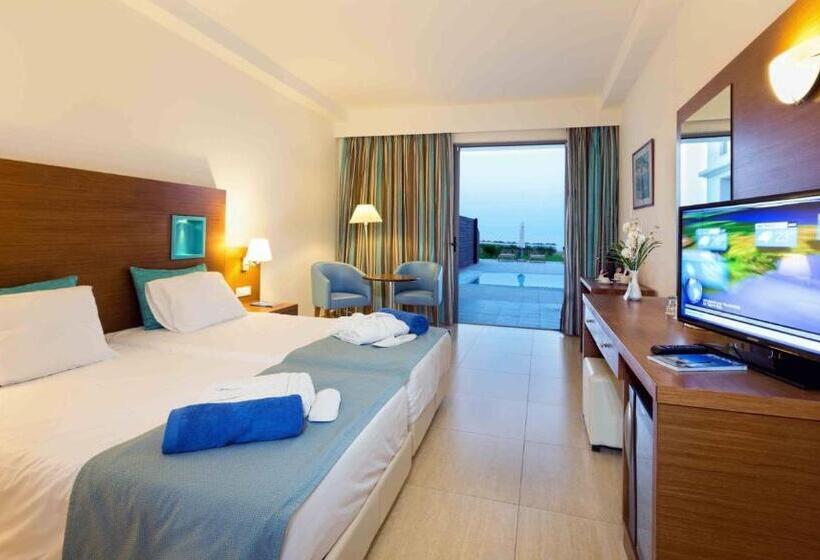 سوییت جونیور با چشم‌انداز دریا, Asterias Beach Resort