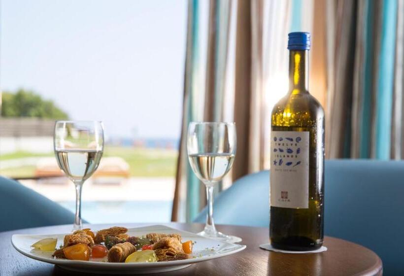 سوییت جونیور با چشم‌انداز دریا, Asterias Beach Resort