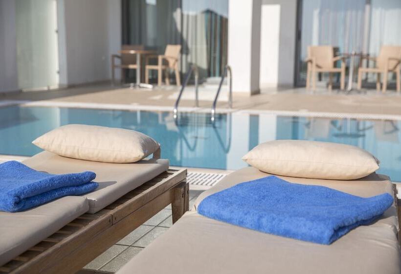 سوییت جونیور با چشم‌انداز دریا, Asterias Beach Resort