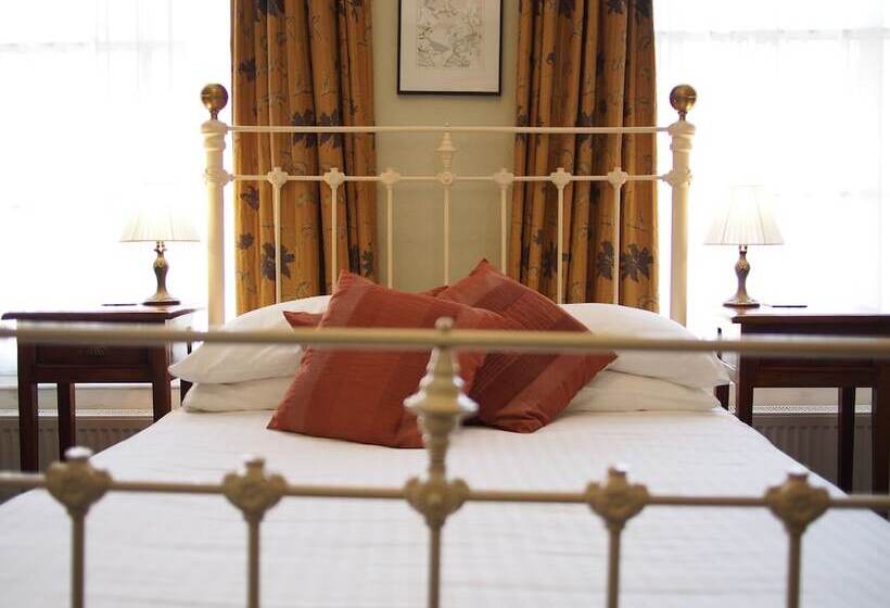اتاق استاندارد, The Coach House