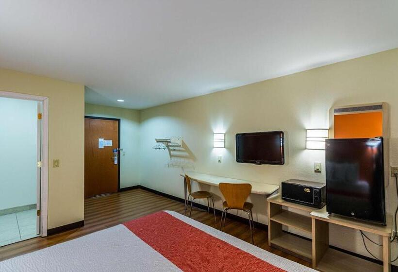 اتاق استاندارد با تخت بزرگ, Motel 6urbana, Il