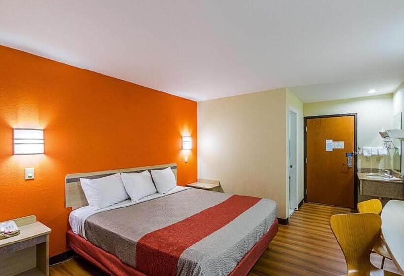 اتاق استاندارد با تخت بزرگ, Motel 6urbana, Il