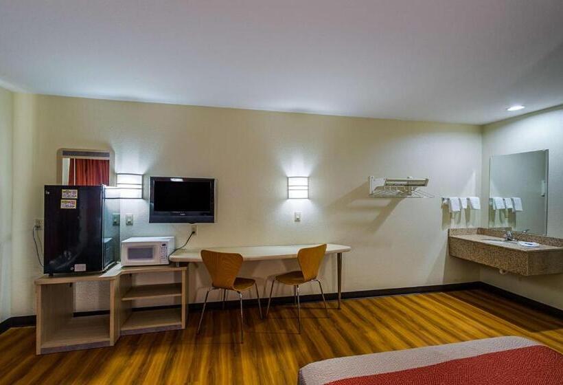 اتاق استاندارد با تخت بزرگ, Motel 6urbana, Il