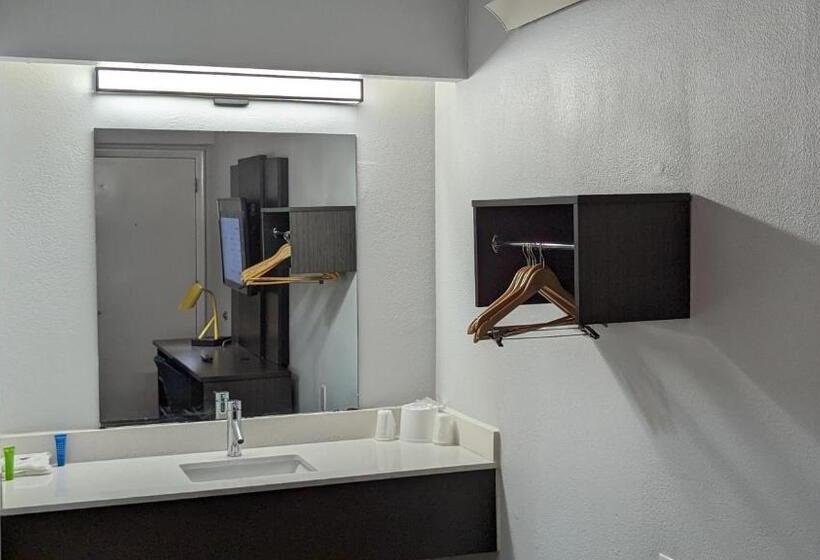 اتاق استاندارد با تخت بزرگ برای معلولان, Motel 6 Nashua, Nh  South
