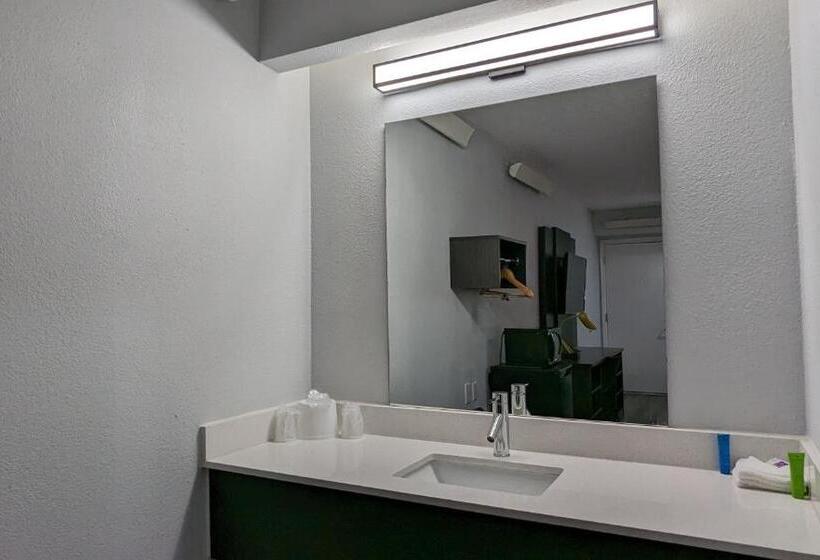 اتاق لوکس چهار تخته, Motel 6 Nashua, Nh  South