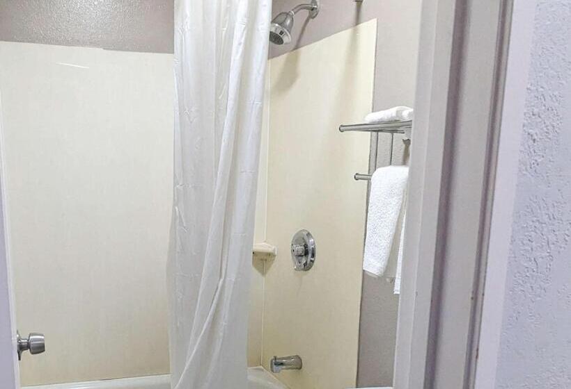 اتاق لوکس چهار تخته, Motel 6 Nashua, Nh  South