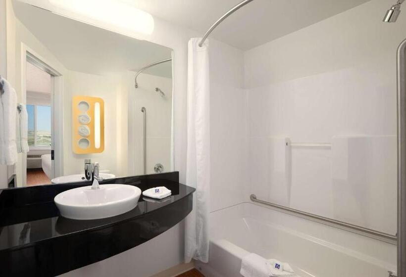 اتاق استاندارد, Motel 6swift Current, Sk
