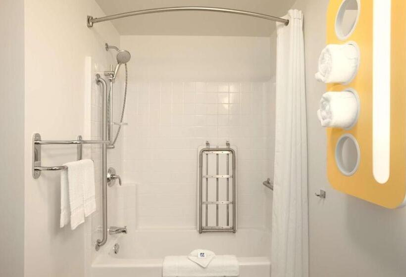 اتاق استاندارد برای معلولان, Motel 6swift Current, Sk