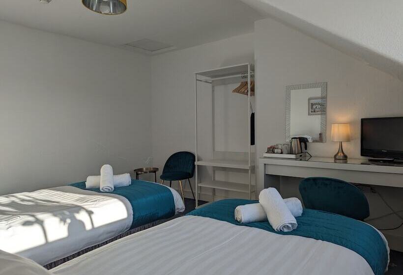 Habitaci�n Est�ndar Abuhardillada, Acqua Beach