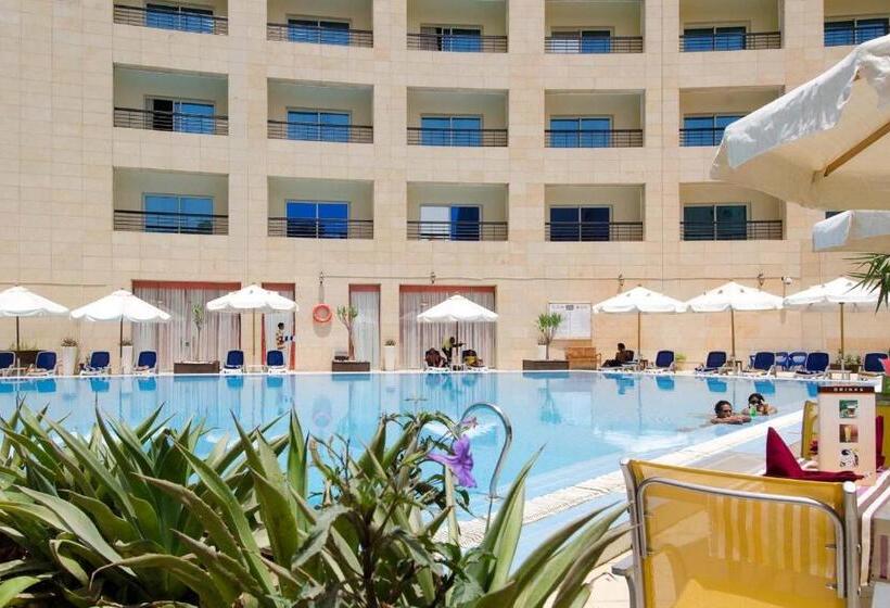 اتاق استاندارد با چشم‌انداز استخر, Swiss Inn Teda Hotel & Aqua Park