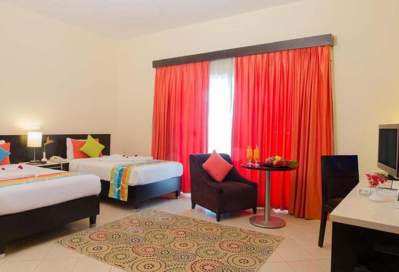 اتاق استاندارد با چشم‌انداز استخر, Swiss Inn Teda Hotel & Aqua Park