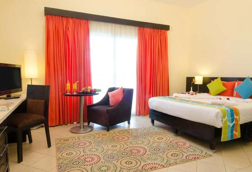 اتاق استاندارد با چشم‌انداز استخر, Swiss Inn Teda Hotel & Aqua Park