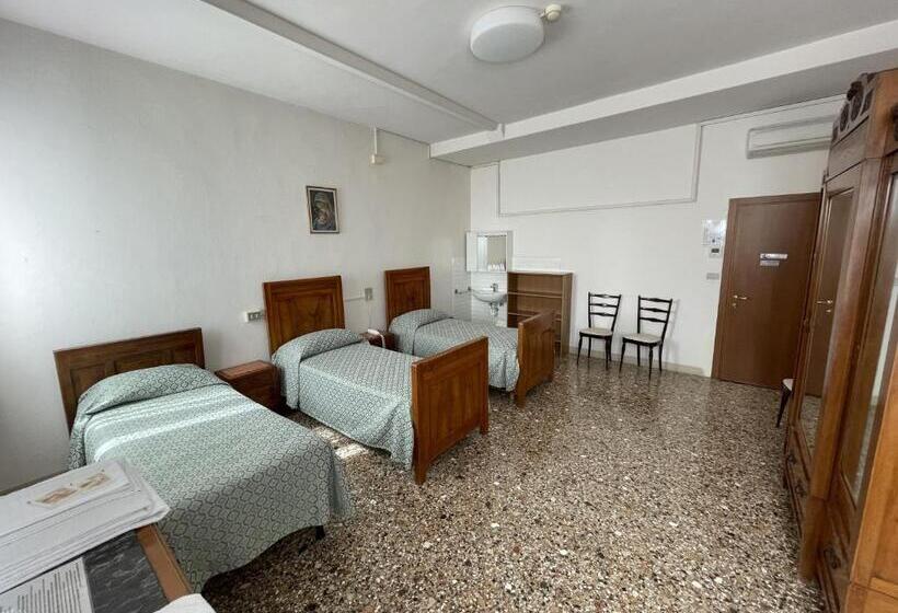 Habitació Triple Estàndard Bany Exterior, Casa Caburlotto