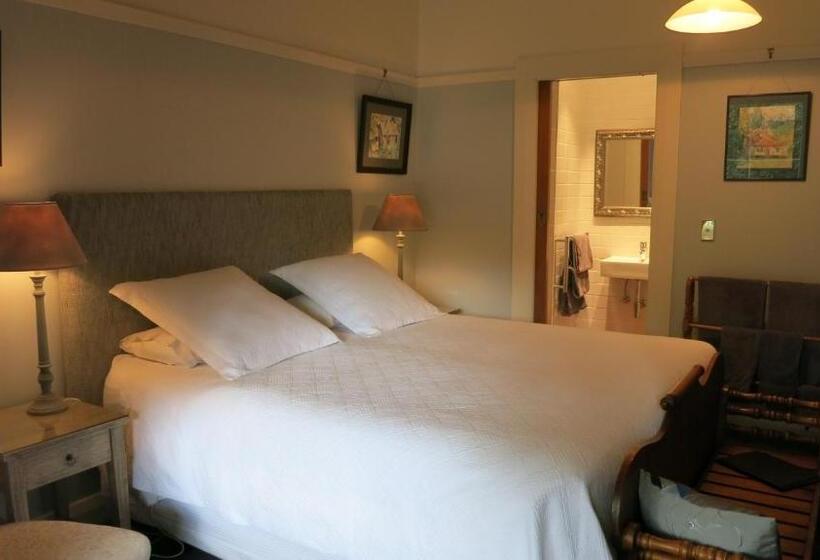 اتاق سوپریور با تخت بزرگ, Cheltenham House