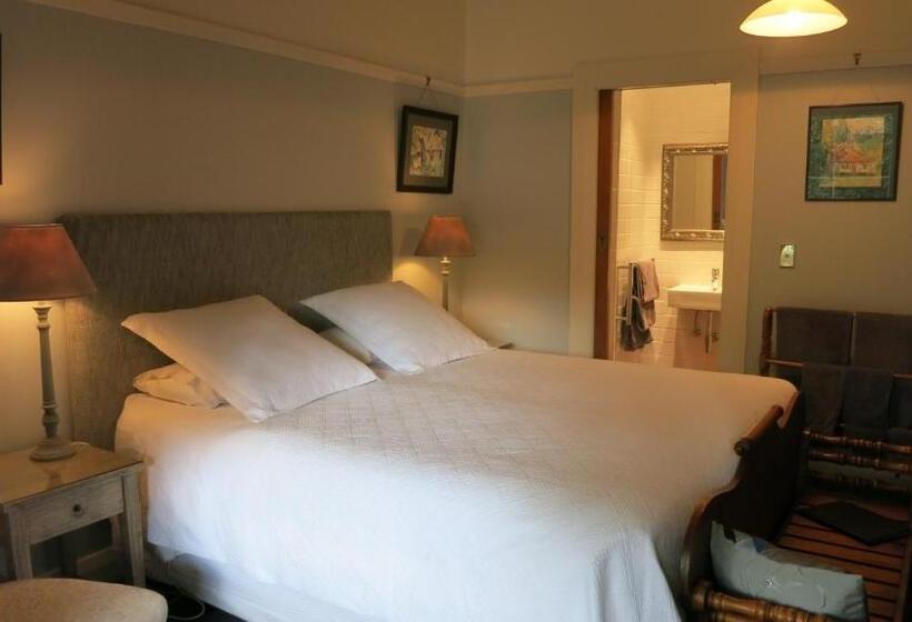 Superior Room King Size Bed, Cheltenham House