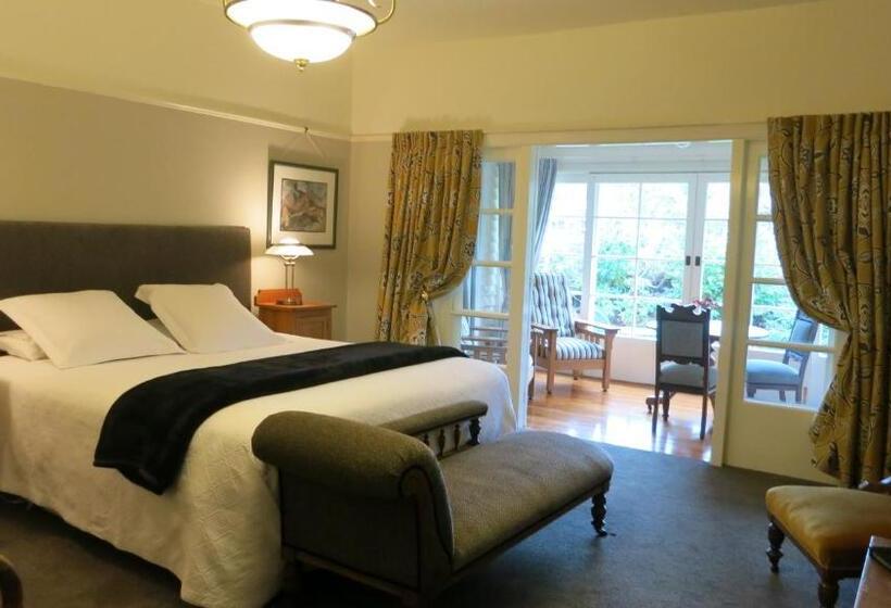 اتاق سوپریور با تخت بزرگ, Cheltenham House