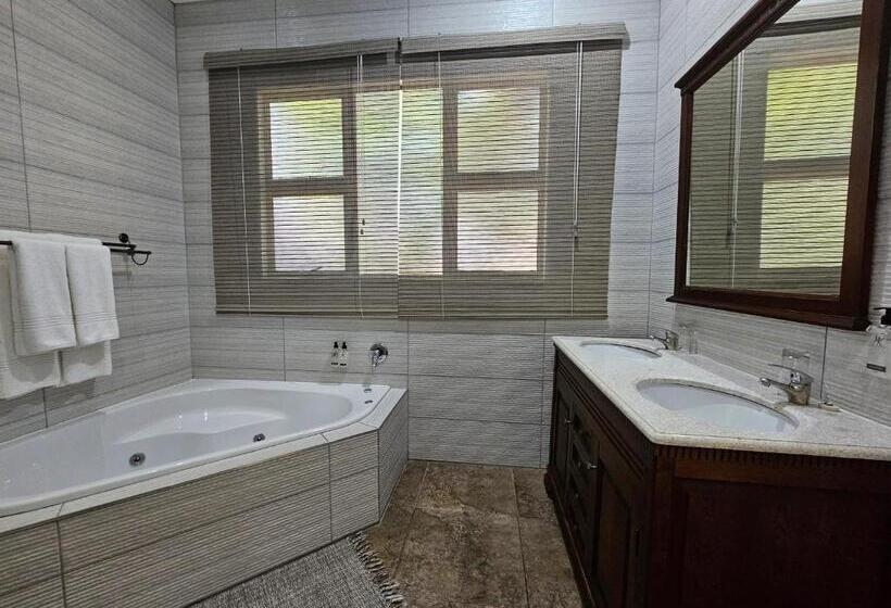 اتاق استاندارد با وان آب گرم, Leopard Corner Lodge