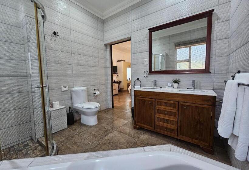 اتاق لوکس با وان آب گرم, Leopard Corner Lodge