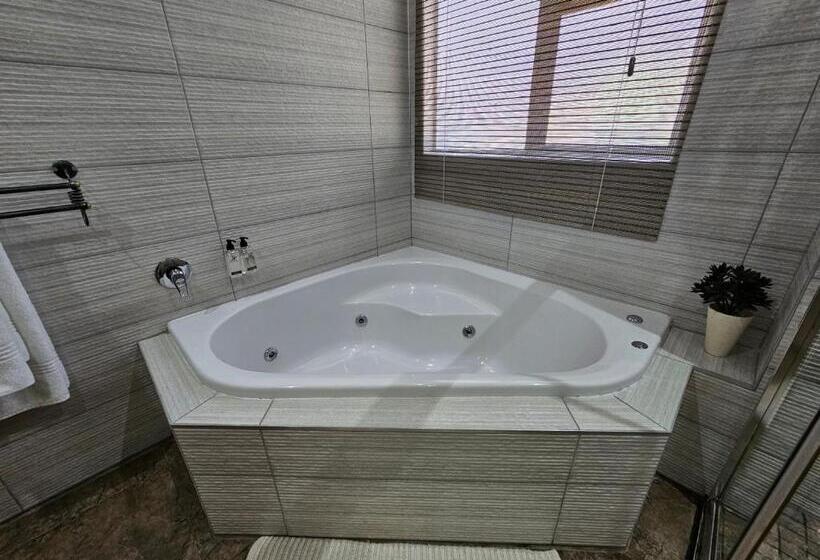 اتاق لوکس با وان آب گرم, Leopard Corner Lodge