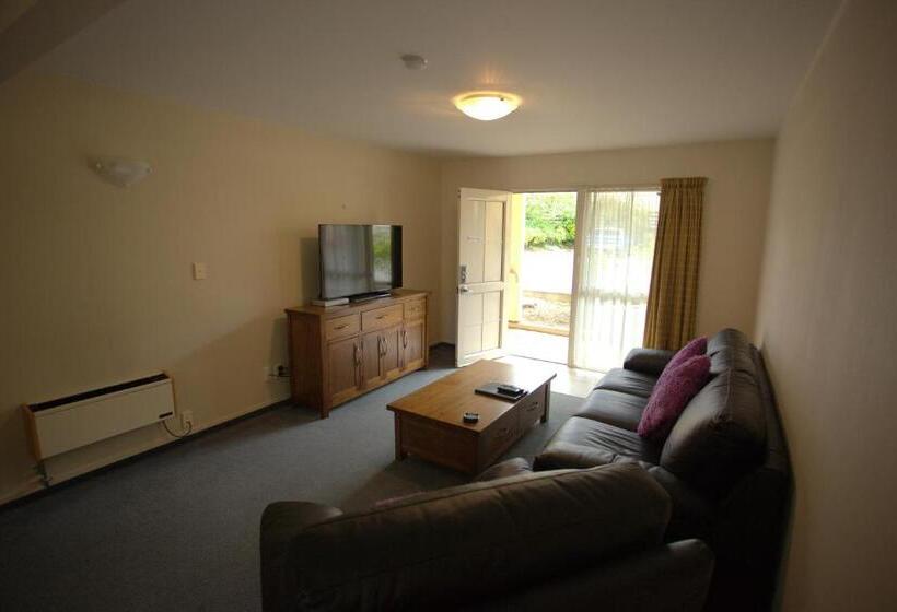 1 Bedroom Apartment, Birchwood Manor Motel