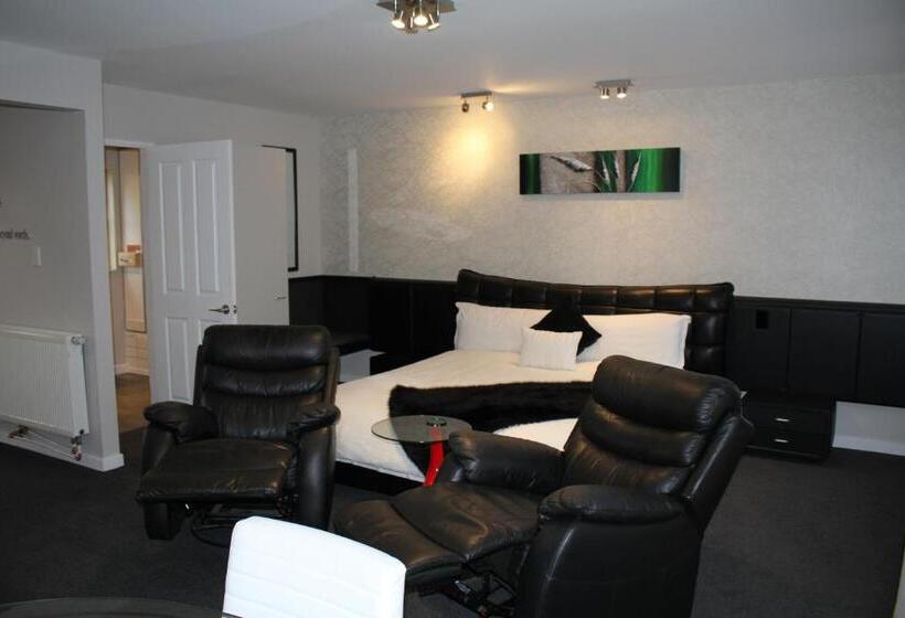 استودیوی استاندارد, Birchwood Manor