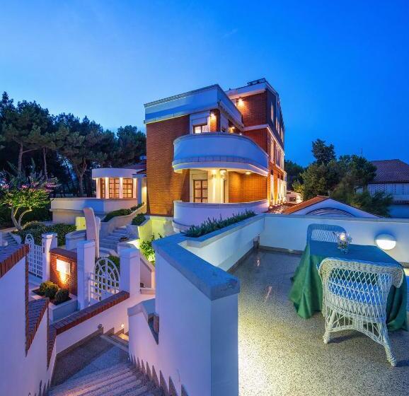 اتاق لوکس با بالکن, Boutique Hotel Villa Vulin