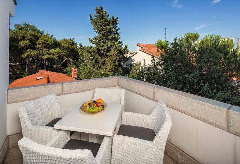 سوئیت با بالکن, Boutique Hotel Villa Vulin