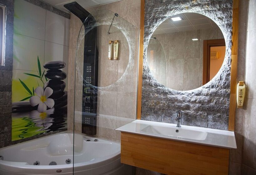 سوییت جونیور, Emirtimes Hotel Kadıköy