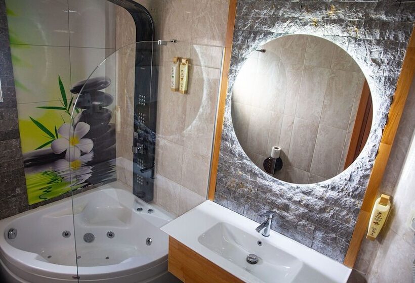 سوییت جونیور, Emirtimes Hotel Kadıköy