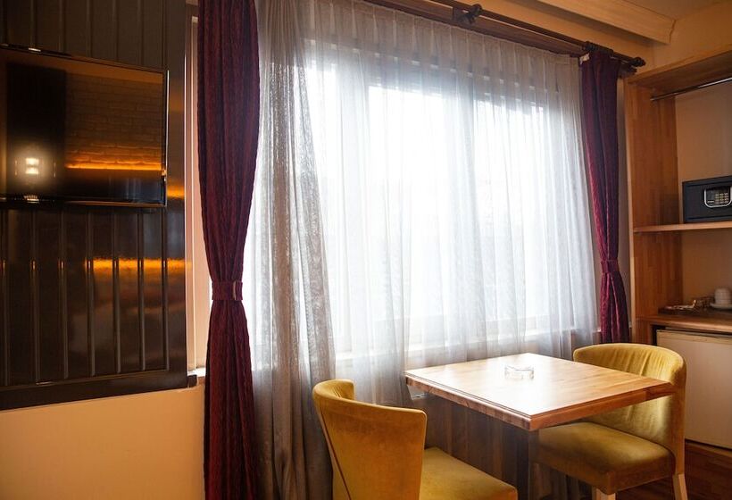 سوییت جونیور, Emirtimes Hotel Kadıköy