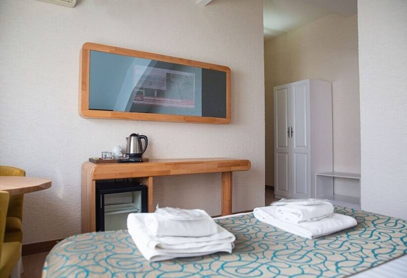 سوییت جونیور, Emirtimes Hotel Kadıköy