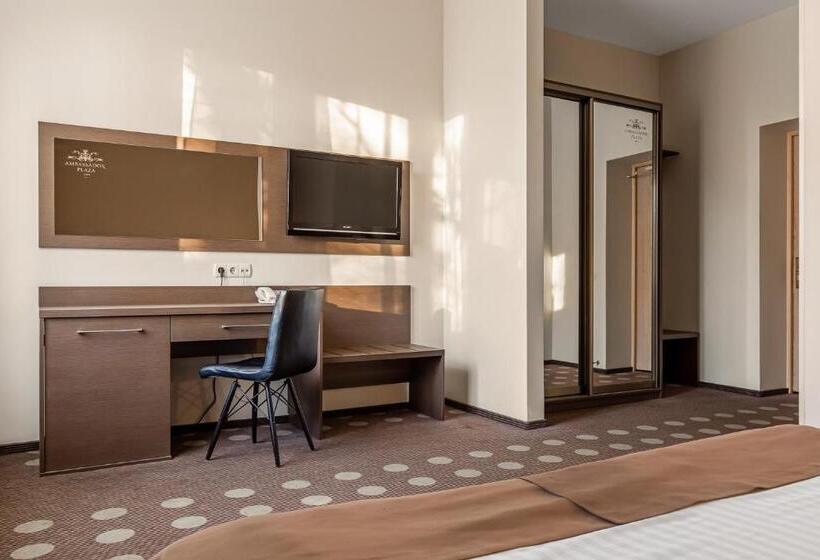 Superior Room, Ambassador Plaza