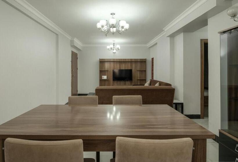سوییت خانوادگی, Golden Tulip Dar Es Salaam City Center