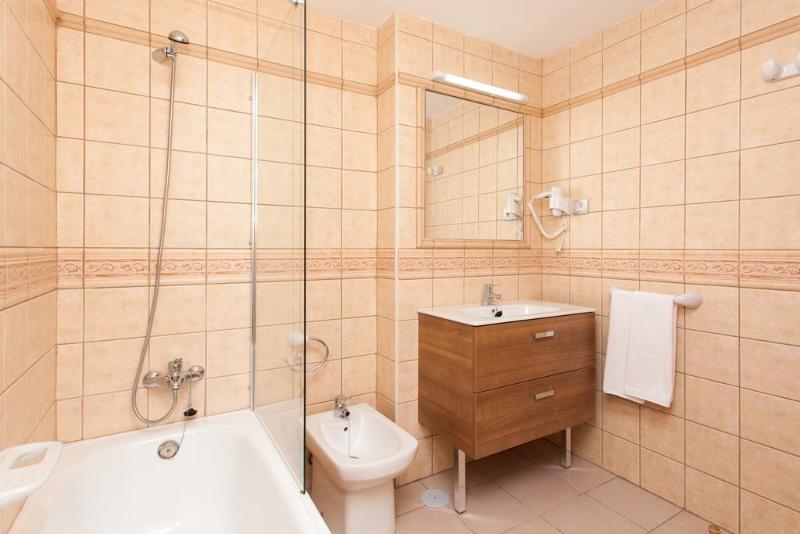 اتاق لوکس, Golden Tulip Dar Es Salaam City Center