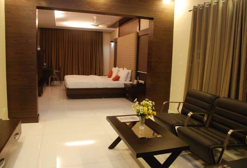 اتاق لوکس, Harsha Residency