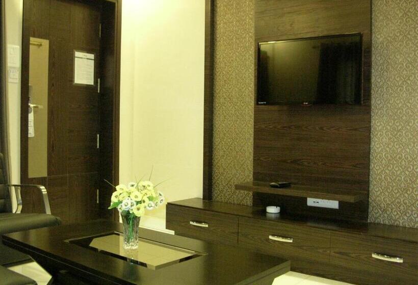 سوییت, Harsha Residency